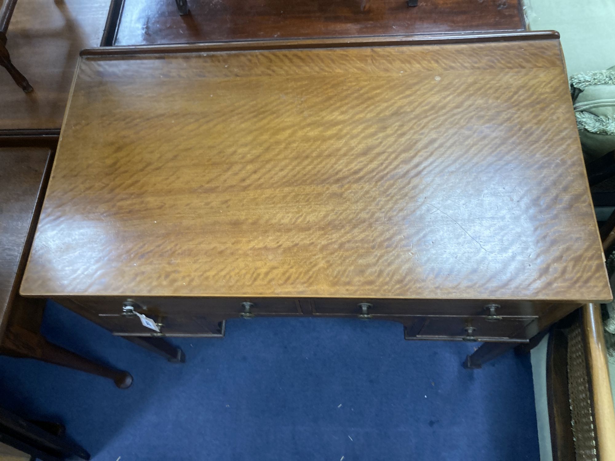 An Edwardian inlaid mahogany writing table, width 90cm, depth 50cm, height 76cm